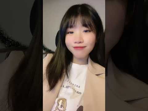 Ai chẳng muốn có một ngày bình thường, trên vai ám mùi người mình thương