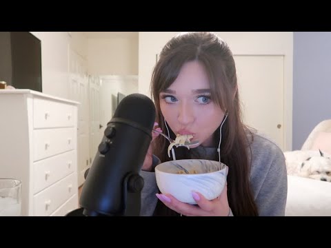 ASMR - Creamy Alfredo Pasta Mukbang