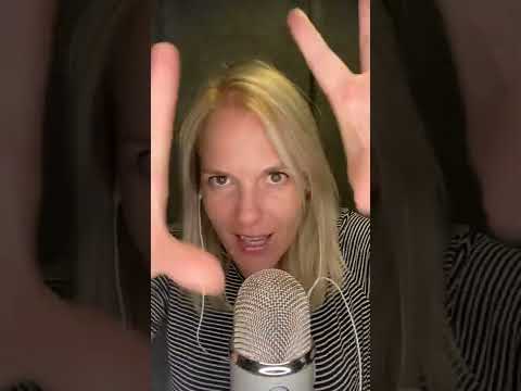 ASMR / Hand movements #shortsasmr #asmr #asmrfr #asmrfrançais #handmovements