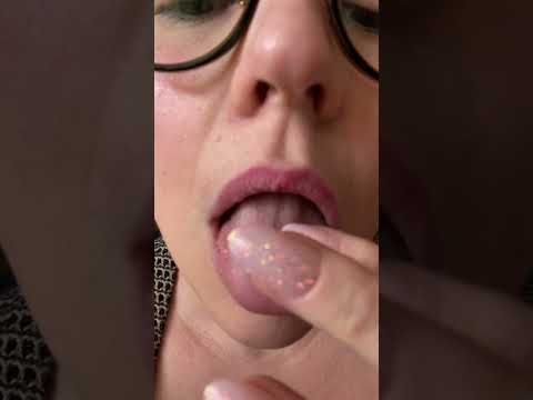 mouth sounds (licking, kissing, tongue tapping)