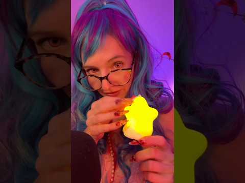 Gruselige Puppe macht dich schläfrig 🖤✨ #asmr #asmrshorts #halloweenasmr