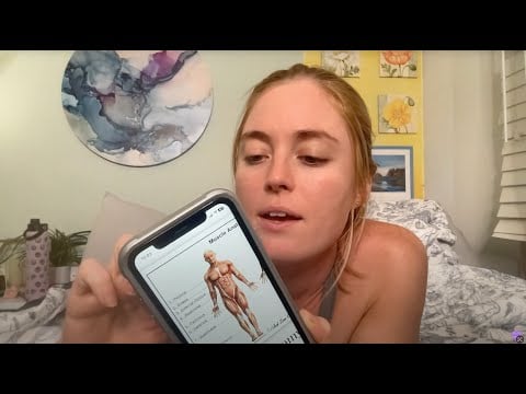 ASMR Deutsch 🩷 Amerikanerin lernt Muskeln (Wörter)