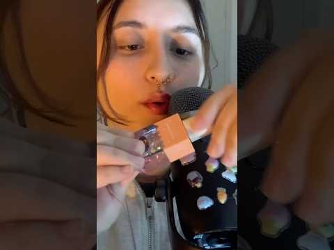 aplicándome gloss + mouth sounds intensos