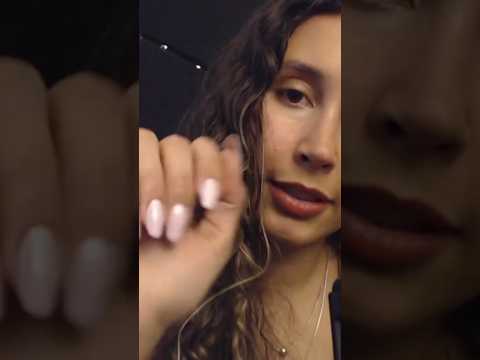 Tapping or scratching? 🤔 #asmr #asmrtrigger  #asmrscratching  #asmrshortvideo #asmrshorts