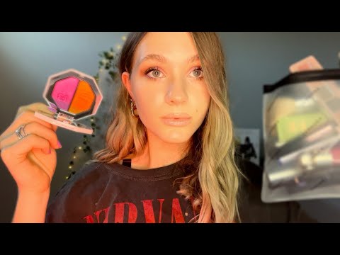 ASMR| Close Whisper| What's In My Makeup Bag💄