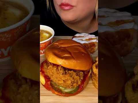 Popeyes extra crunchy onion rings #shorts #asmr #friedfood #popeyes
