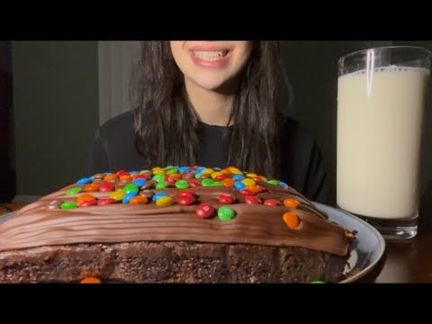 ASMR FUDGY CHOCOLATE CAKE WITH MINI M&M’S 