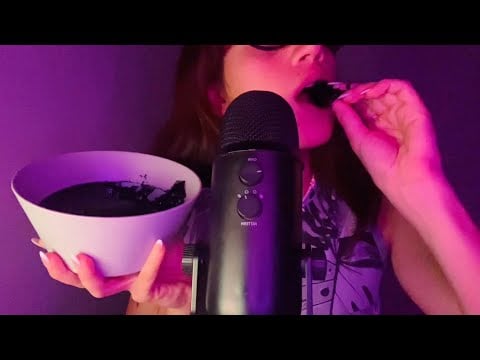 ASMR con gelatina negra 💀