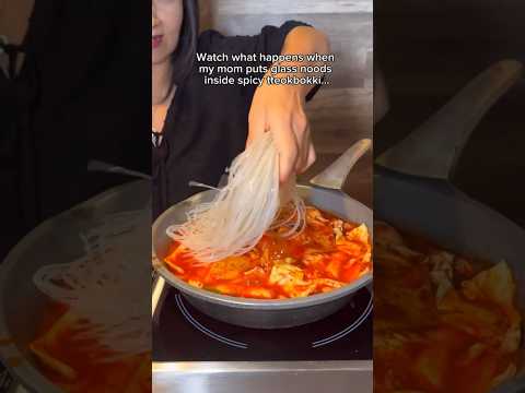 WATCH WHAT HAPPENS WHEN MY MOM PUTS GLASS NOODLES INSIDE SPICY TTEOKBOKKI #shorts #viral #mukbang