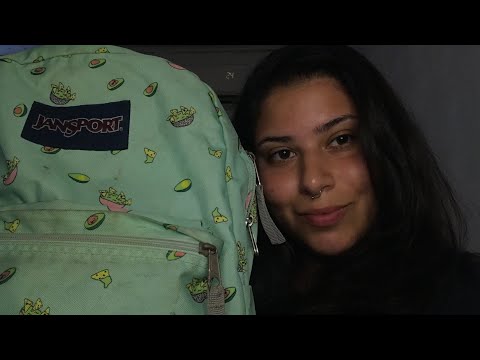 ASMR | O que tem na minha bolsa 👜 🤨