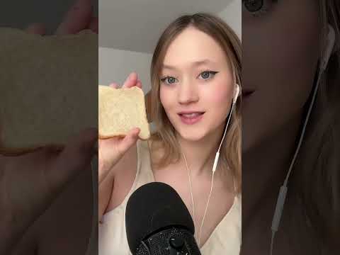 Ich liebe Toast #fabricscratching #tingles #mouthwhisper