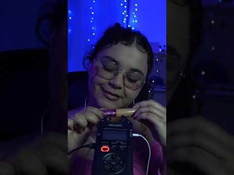ASMR Passando gloss da capivara