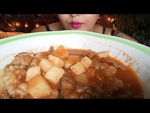 ASMR Comiendo bistec con papas en salsa roja 