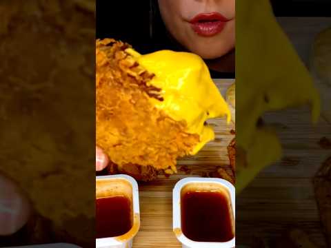 Crispy fried chicken and cheese #asmr #chicken #friedchicken #food #eat #eating #popeyes