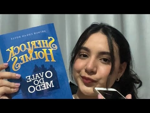 ASMR | Mostrando meus livros + Leitura sussurrada 📖💤