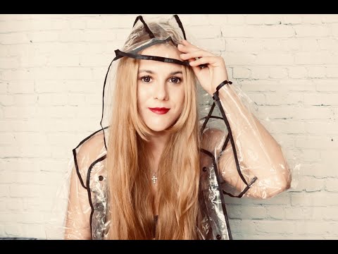 АСМР девушка в прозрачном плаще _ ASMR girl in a transparent cloak