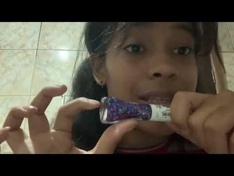 ASMR Caseiro - passando esmalte em você com sons de boca 💅👄