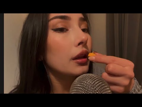 ASMR upclose noms