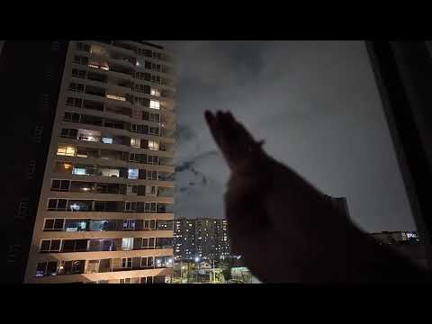ASMR LLUVIA CON TRUENOS TAPPING EN LOS EDIFICIOS| SOFIWI 