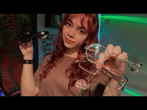 ASMR | Experimentando óculos na ótica