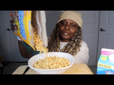 SUGAR BEAR GOLDEN CRISPS ASMR EATING SOUNDS