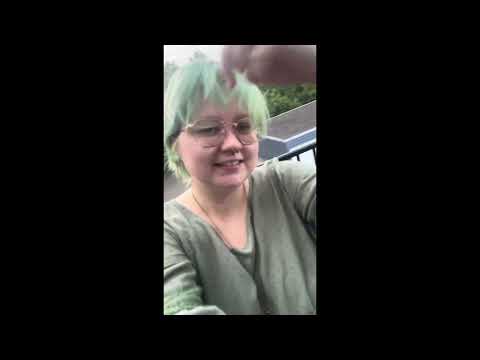 Windy hand movements 💨 🌳 