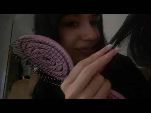 ASMR TOCANDO Y PEINANDO TU PELO 🌸