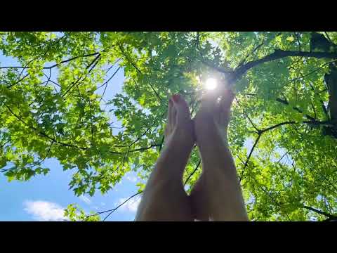 ASMR Bare feet in the sun in park outside