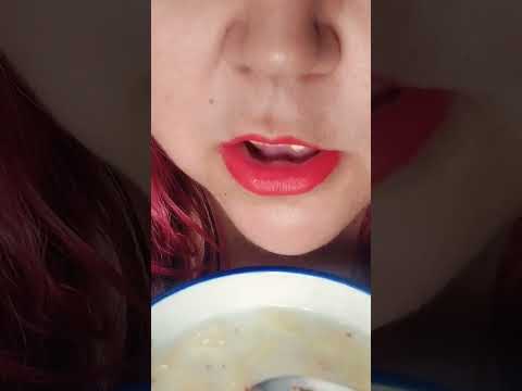 #asmr #comiendo #avena 😋🥣 #mouthsounds  #eatingsounds #shorts #asmrsounds #comidasaludable #mukbang