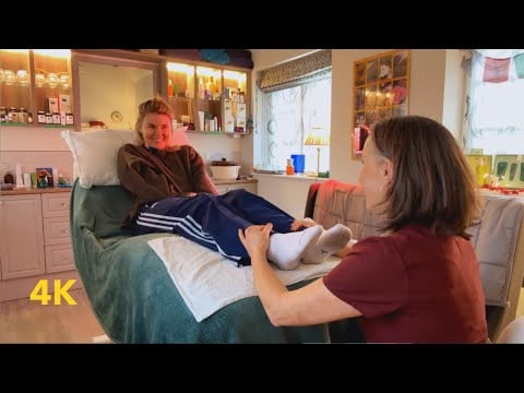 ASMR Revealing Reflex to Stage Actress' Feet!  Unintentional ASMR Real Person