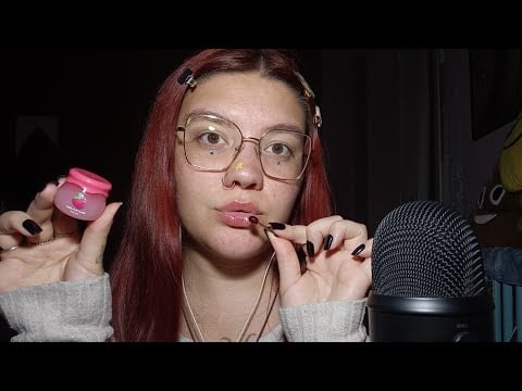 STRAWBERRY LIP BALM CLOSE UP APPLICATION (Honey Pot, Wet Mouth Sounds) 😴💜 | ASMR ITA