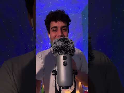 Live TikTok en inaudible. Maquillaje, luces, mouth sounds…
