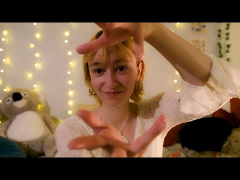 ASMR | Fast hypnotic (?) hand movements (hands sounds and mouth sounds)