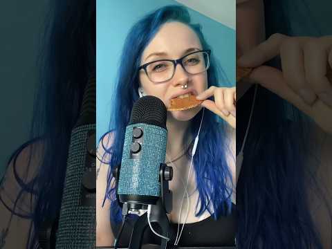 stroopwafel 😋 #eatingsounds #asmr #eatingsounds #shorts