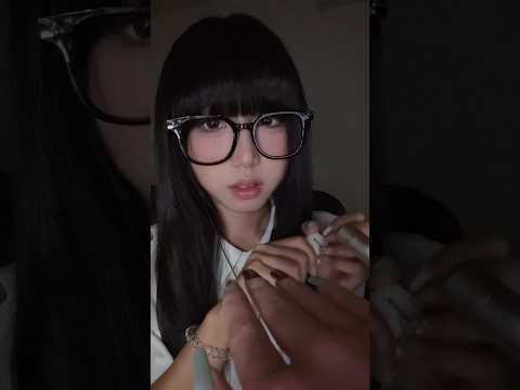 【00猪】暗恋你的内向女同学为你美甲 | The introverted female classmate who has a crush on you gives you a manicure