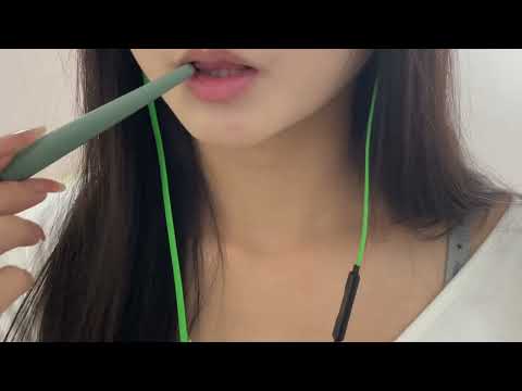 ASMR | spit painting.Finger licking.口水画舔手指助眠