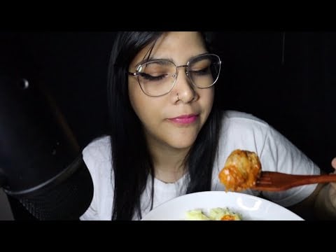 ASMR Muckbang con bolitas de carne y puré de papas | soft spoken