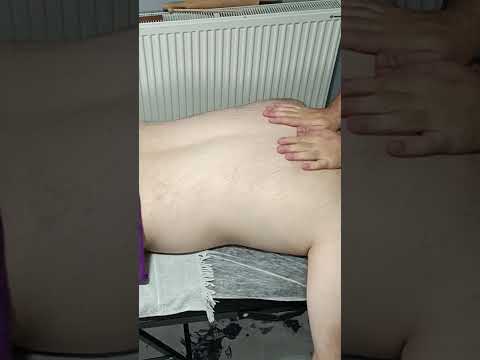 MASSAGE THERAPY THAT RELIEVES STRAPS IN THE BACK #satisfying #relaxing #asmr #shorts #massage