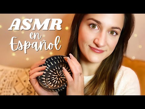 ASMR • Susurrando en Español con Tapping & Scratching (Whispering in Spanish & sounds)