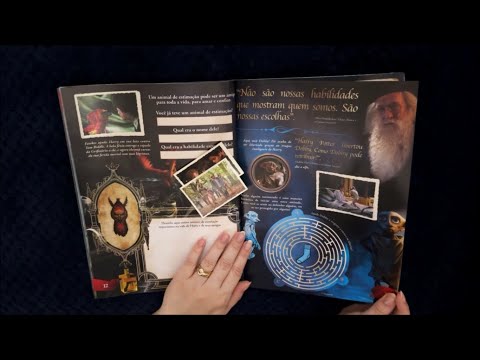 ASMR: FOLHEANDO ÁLBUM DO HARRY POTTER MASCANDO CHICLETE + COLANDO FIGURINHAS