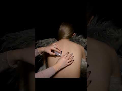 ASMR | Hard brushing my sister's back