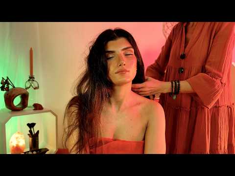 ASMR PULIZIA Aura Chakra del cuore ♥️  MASSAGGIO RILASSANTE Coccole sotto la pioggia (modella live)