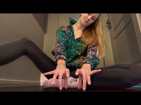 AGGRESSIVE floor tapping and scratching 🫳 scurrying to camera (asmr)