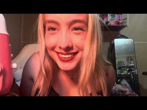 Asmr- Recepcionista coqueta te arregla y te besa 