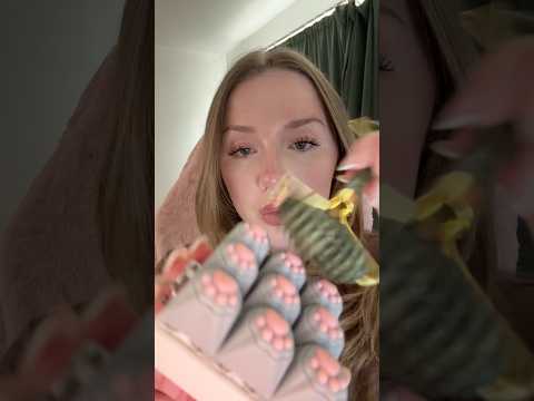 Kitty key roller asmr #tingles #visualtingle #asmrvideo