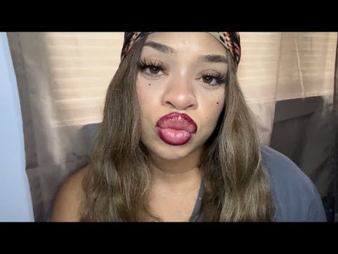 ASMR Gum Chewing 💋 ( kisses and mouth sounds) 