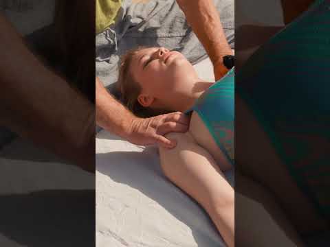 Neck crack and chiropractic adjustments for Elena #neckcrack