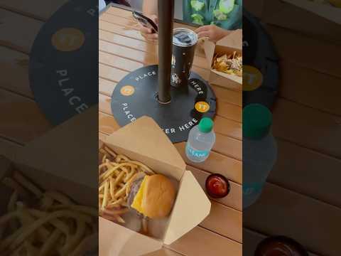 Full vlog linked above 👆🏼🍔 #asmr #mukbang #waltdisneyworld #vlog #shorts #food