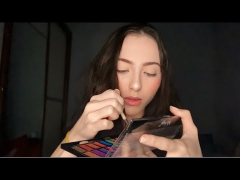 ASMR - TE MAQUIANDO COM MAKES NOVAS!