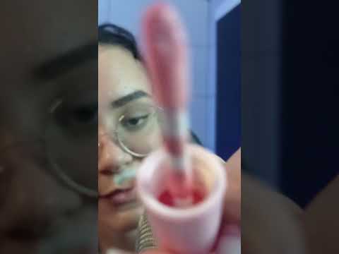 ASMR- Posso passar esse glos fofo em você?